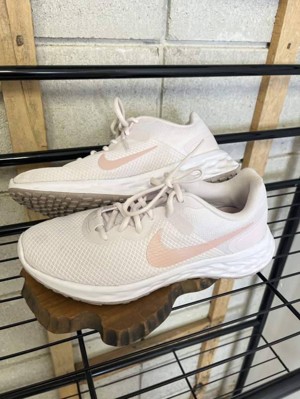 Women's Apparel Sneakers/Athletic Nike