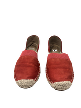 Load image into Gallery viewer, Women&#39;s Apparel Flats
