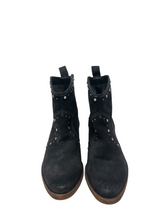 Load image into Gallery viewer, Women&#39;s Apparel Booties
