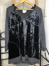 Load image into Gallery viewer, Women&#39;s Apparel Top Tru Lux Size Large
