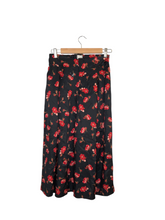 Load image into Gallery viewer, Crop Pants
