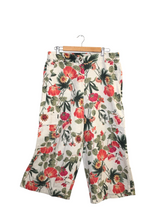 Load image into Gallery viewer, Crop Pants
