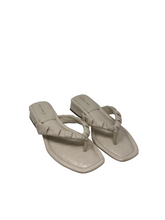 Load image into Gallery viewer, Sandals
