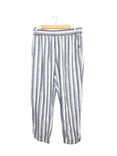 Load image into Gallery viewer, Crop Pants
