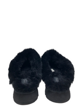 Load image into Gallery viewer, Slippers
