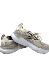 Load image into Gallery viewer, Sneakers/Athletic
