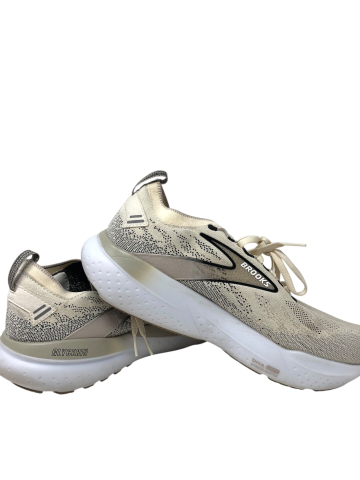 Sneakers/Athletic