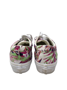 Sneakers/Athletic