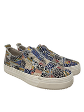 Load image into Gallery viewer, Sneakers/Athletic
